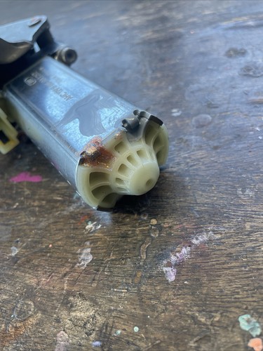 ** Requires Skills ** 2017 GMC Yukon Third Row Seat Motor Right ** READ** - Picture 2 of 12