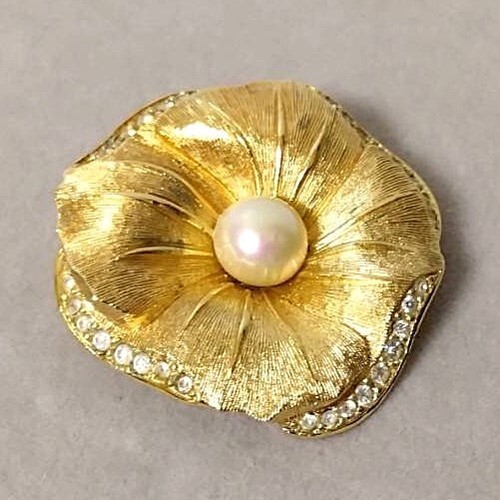 Christian Dior Vintage Gold Tone Flower Rhinestone Faux Pearl Brooch Pin w/ Box - Picture 13 of 19