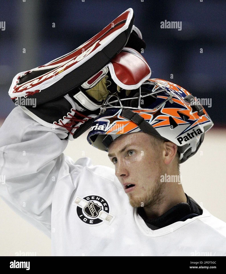 Brian’s MIKA NORONEN Game Used Pro Buffalo Sabres Ice hockey goalie Blocker 🇫🇮 - Image 4 of 4