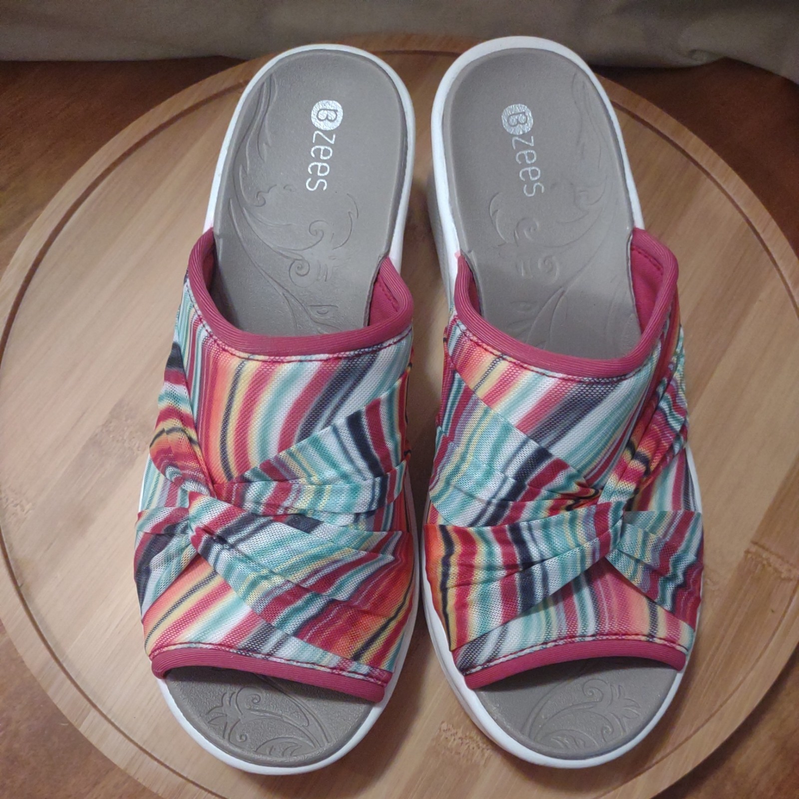 APL Bzees Smile ll sandali con zeppa e fiocco arcobaleno donna 8 5 M slip on