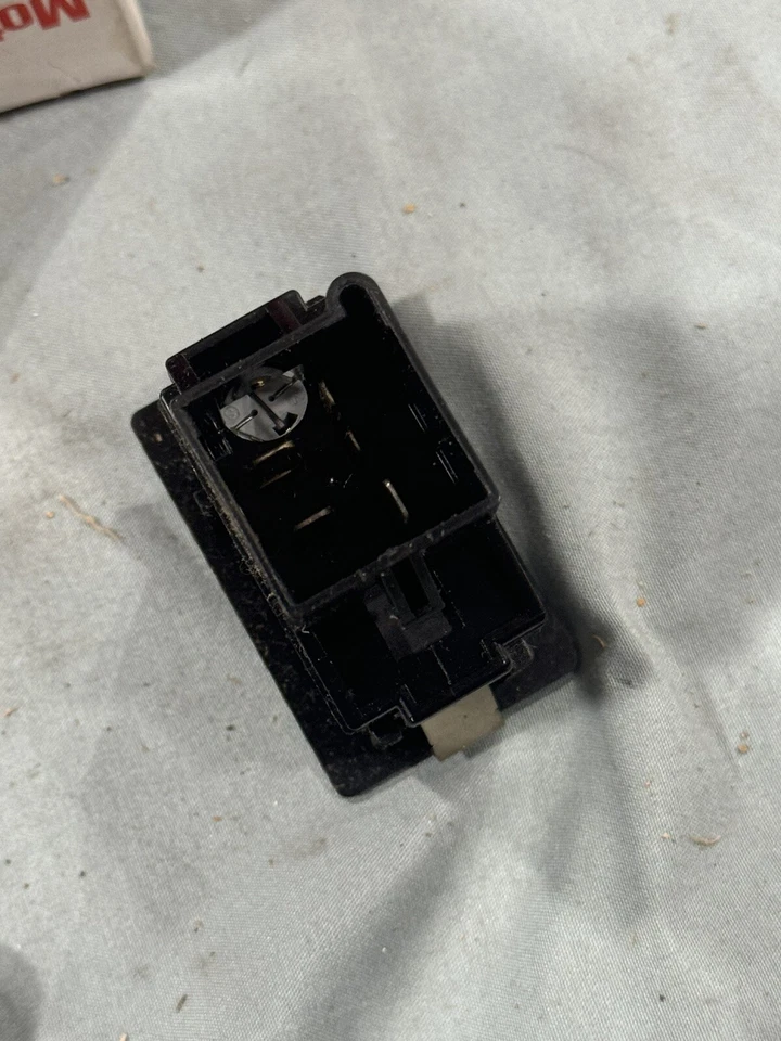 Interruptor limpiaparabrisas trasero Motorcraft SW2208 - 1990 Ford Bronco II, 1991-1995 Explorer Foto 2 de 3