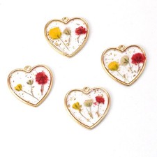 C 8PCS Gold Tone Dried Pressed Flower Resin Heart Shape Charm Pendant GYX2306