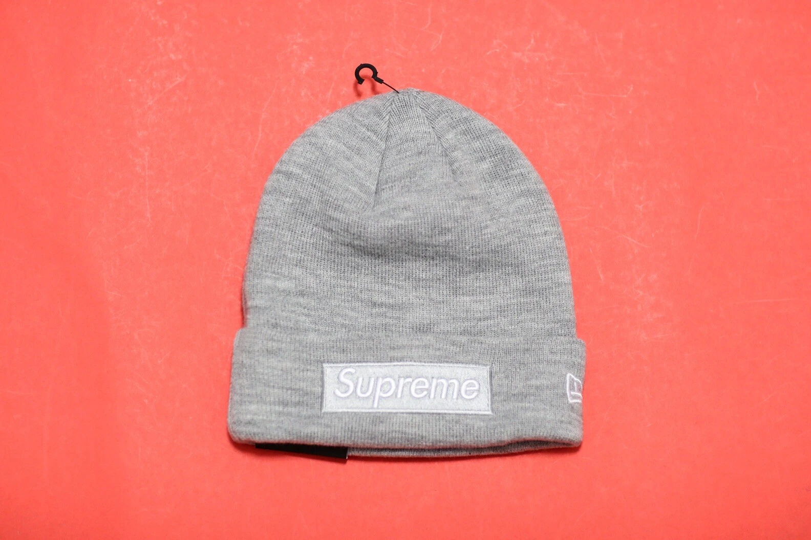 Bonnet gris logo boîte Supreme x New Era FW24