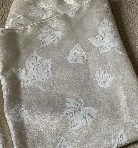 AVON Holiday Rectangle Tablecloth Leaves 60 x 83 Reversible Ivory Gold Metallic - Picture 5 of 8