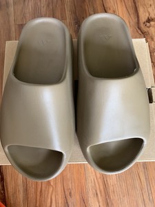yeezy supply slides