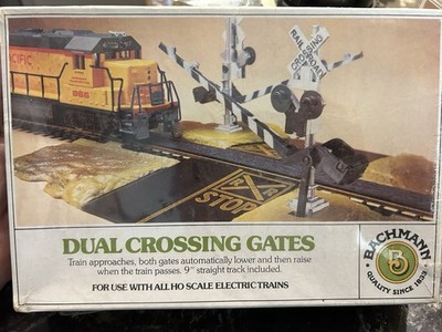 Bachmann #46220 Dual Crossing Gates, HO Gauge, New In Box, Unopened