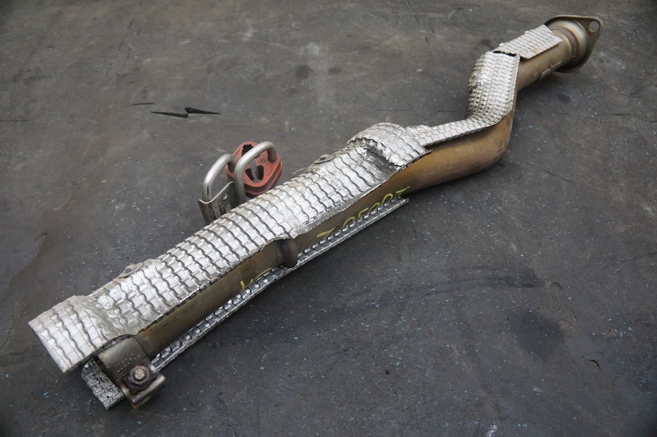 Rear Right Exhaust Muffler Pipe Shield AD43-5220-BD OEM Aston Martin Rapide 2010 - Image 3 of 4