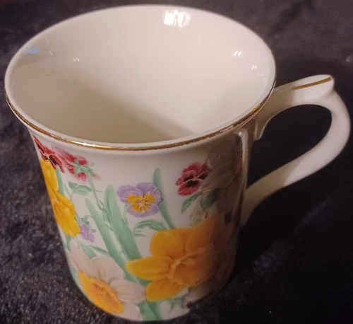 LOOK! LENOX DAFFODIL BY SUZANNE CLEE PORCELAIN MUG W/ FREE GIFT!