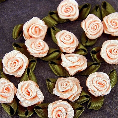 Mini Pequeña Cinta de Satén Rosa Brotes Flores con Hojas Verdes APLICACIÓN ARTESANÍA - Imagen 11 de 132