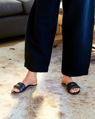 Beek Calibird Slide Flat SANDALS Size 9 Black  Comfort NEW $230