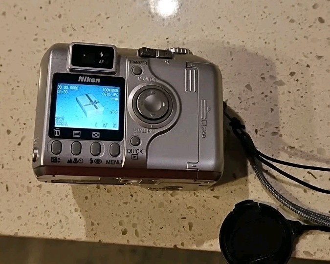 NIKON COOLPIX 4300 E4300 COMPACT DIGITAL CAMERA W/CF CARD WORKING