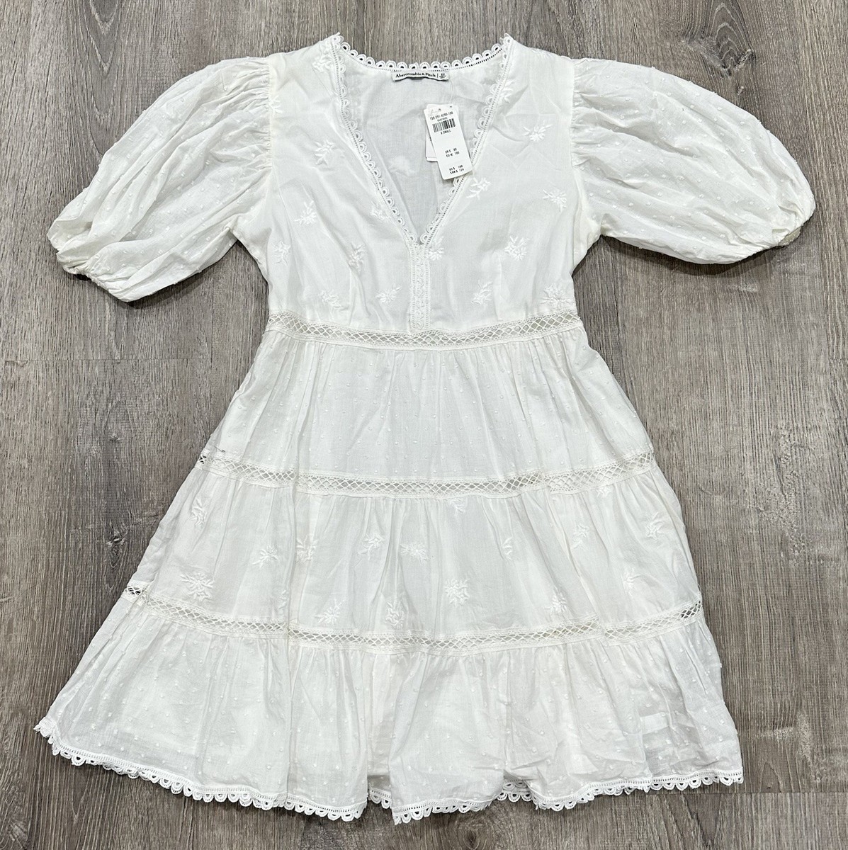 abercrombie and fitch white dress & Cottagecore Maxi high side slit detail and center back zipper closure ad. This dress needs a