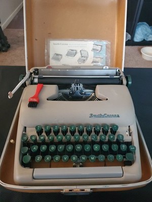 1950s Smith-Corona Clipper Typewriter 5C Series Portable & Case Vintage - READ!
