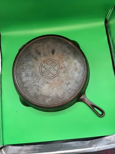 Griswold Cast Iron Skillet #14 718 Erie PA Large