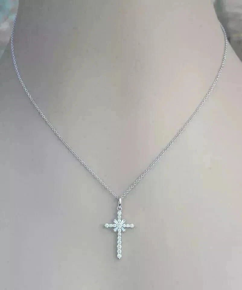 Colgante Cruz Mujer Moissanita Blanca Corte Redondo 2Ct Chapado en Oro Blanco 14k Foto 4 de 4