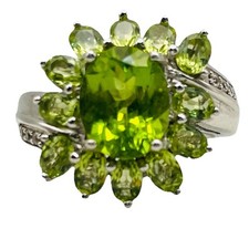 Asymmetrical Peridot Cluster Cocktail Ring in Sterling Silver 925 Weight: 6.10g