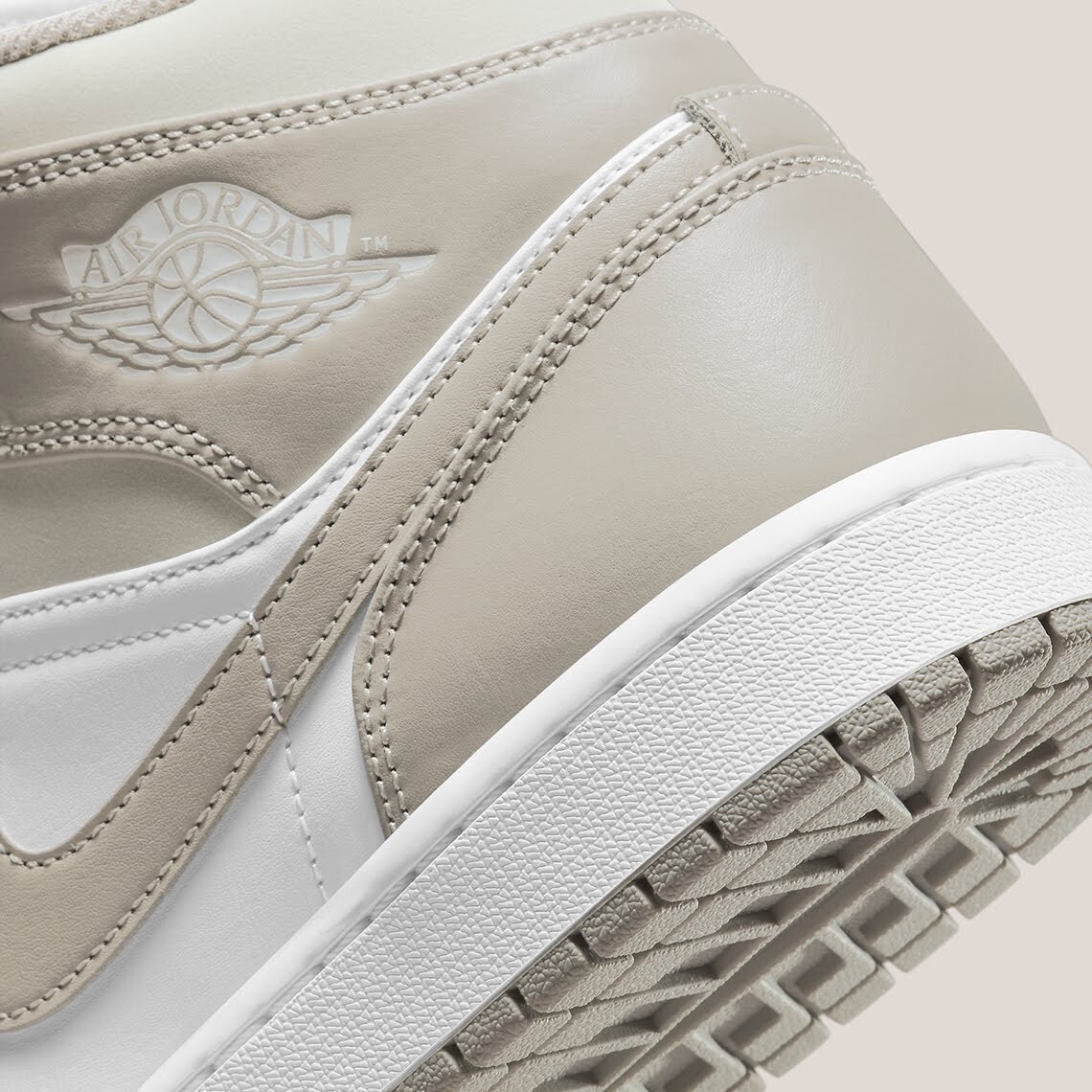 【NIKE】554724-082◆エア ジョーダン 1 ミッド◆College Grey Men's Size 8 Nike Air Jordan 1 Mid College Grey Light Bone