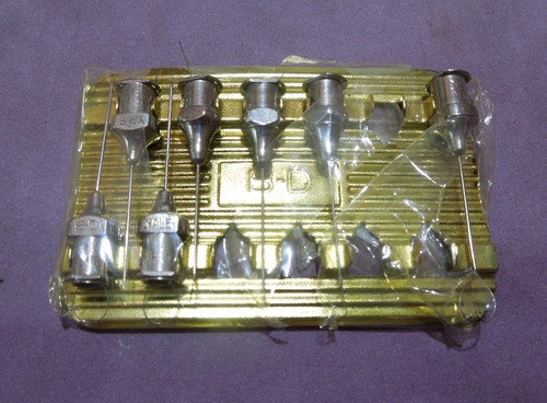 BECTON DICKENSON VINTAGE GLASS SYRINGE & HYPODERMIC NEEDLES + RECTAL MEDICONE !! - Picture 4 of 22