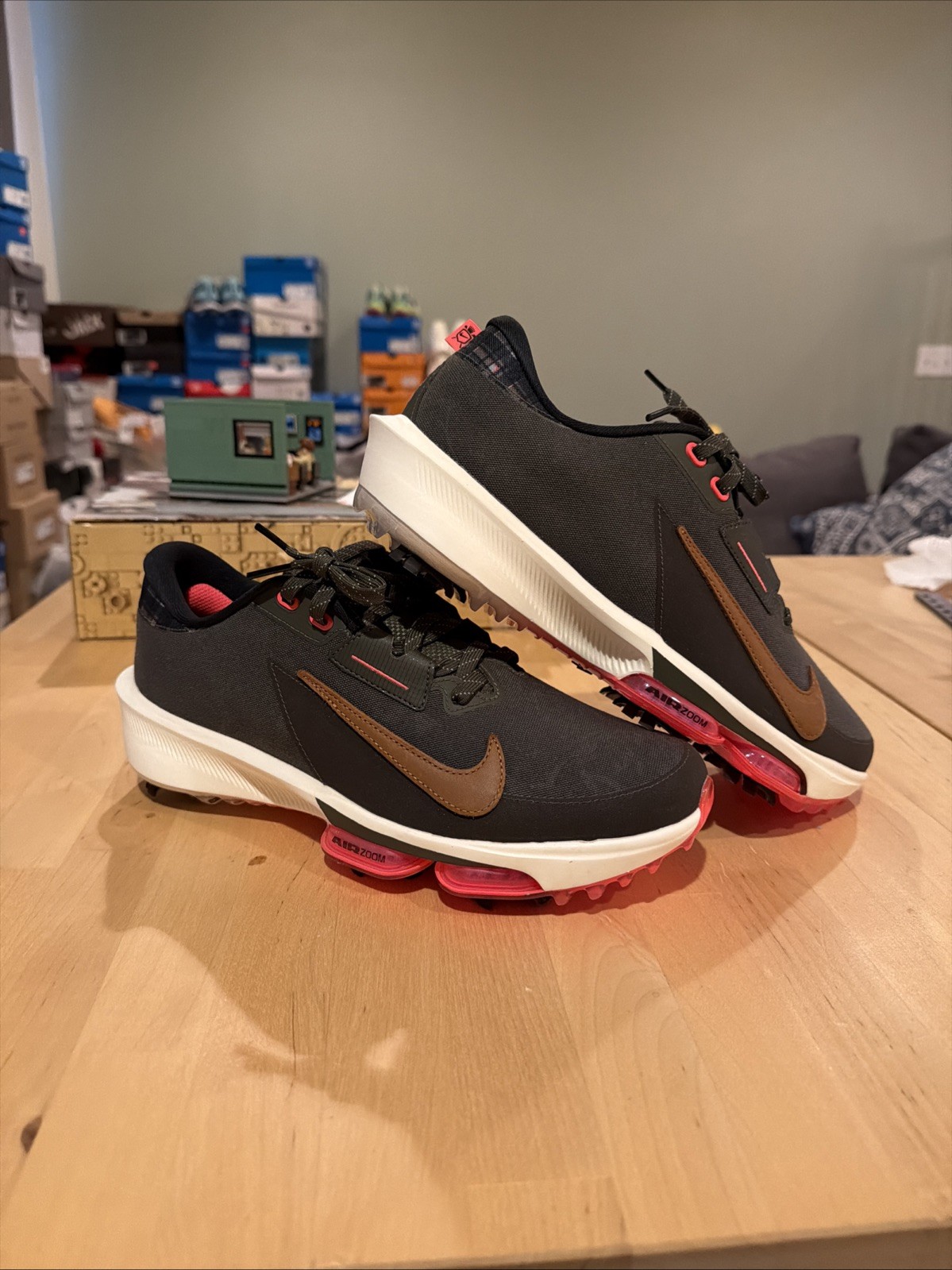 Fq8325-300 Men's Size 9 Two Right Shoe