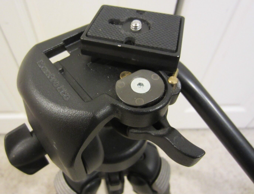 Manfrotto Tripod 3011BN and 3130 Manfrotto Fluid Head with Quick Release Plate - Picture 17 of 18
