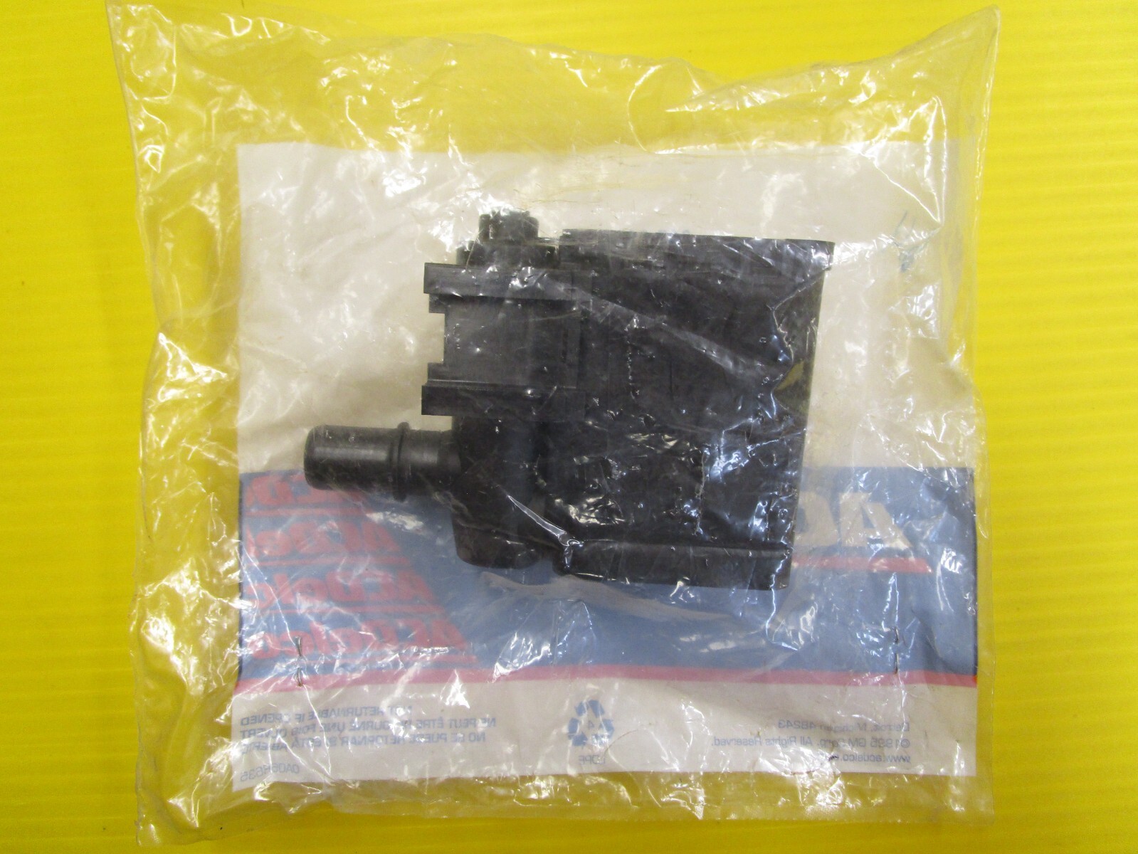 NEW OEM GM ACDelco Vapor Canister Vent Valve / Solenoid OE  