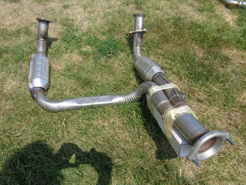 Tubo convertidor catalítico AVALANCE 1500 SUBURBAN TAHOE YUKON 2000-2006 1AME645988 Foto 3 de 4