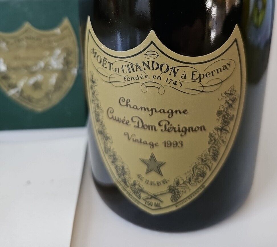 Vintage 1993 Dom Perignon Champagne Bottle EMPTY w/ Box Vintage 1993 Dom Perignon Champagne Bottle EMPTY w/ Box