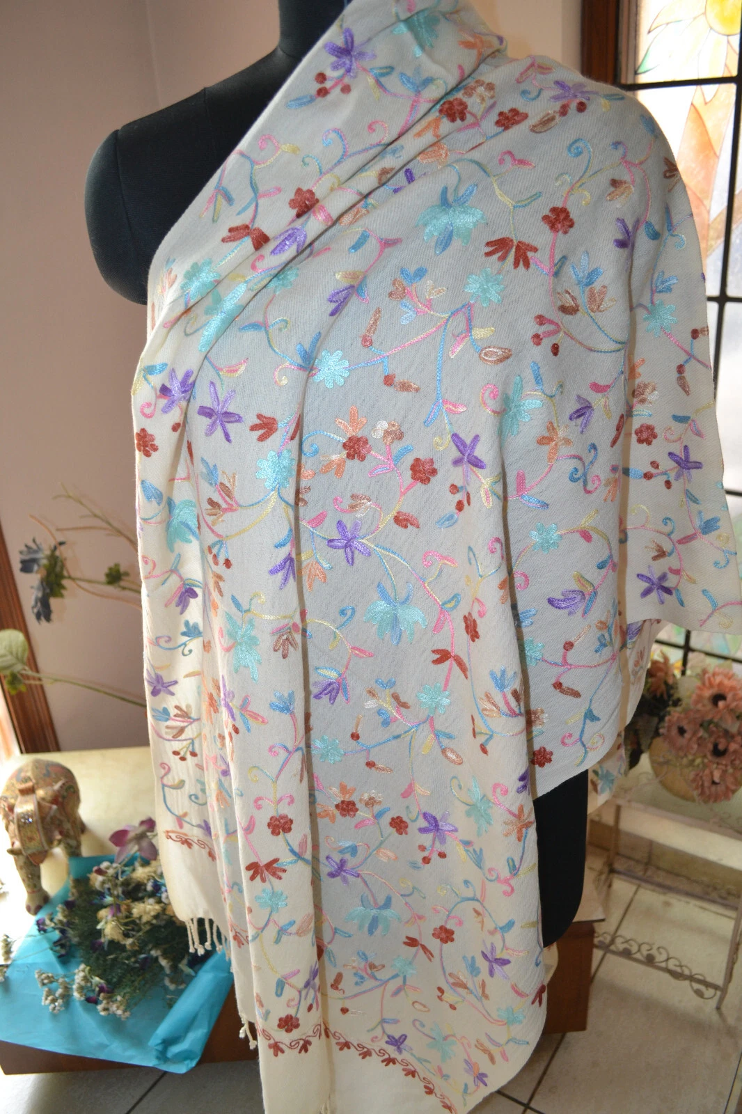 SOBRE PESTEL WHITE CREWEL EMBROIDERY ~ 100% CASHMERE PASHMINA SHAWL