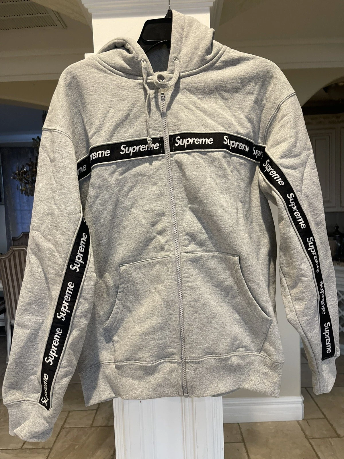 supreme veste à capuche moyenne