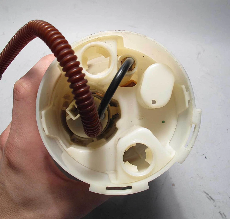 Bomba de suministro de combustible de fábrica temprana BMW E83 X3 SAV 2004-2006 USADA OEM Foto 2 de 2