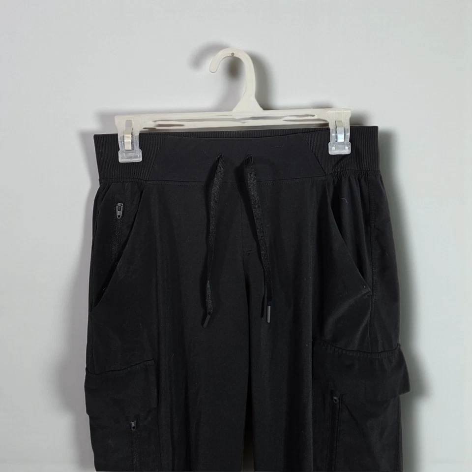 Pantalones al tobillo All in Motion para mujer talla XS elásticos con cordón negros cargo Foto 4 de 4