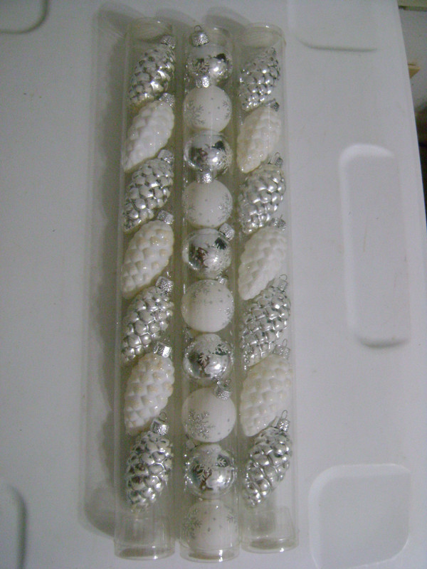 SHATTERPROOF LOT (24) SILVER/WHITE  CHRISTMAS ORNAMENTS (3 PKS SEALED NWTGS)
