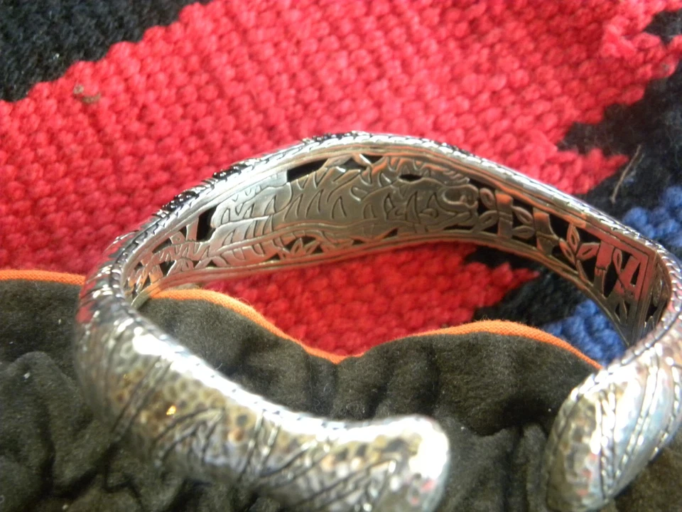 Brazalete brazalete de zafiro negro martillado de plata esterlina 7" JOHN HARDY Palu Macan Foto 4 de 4