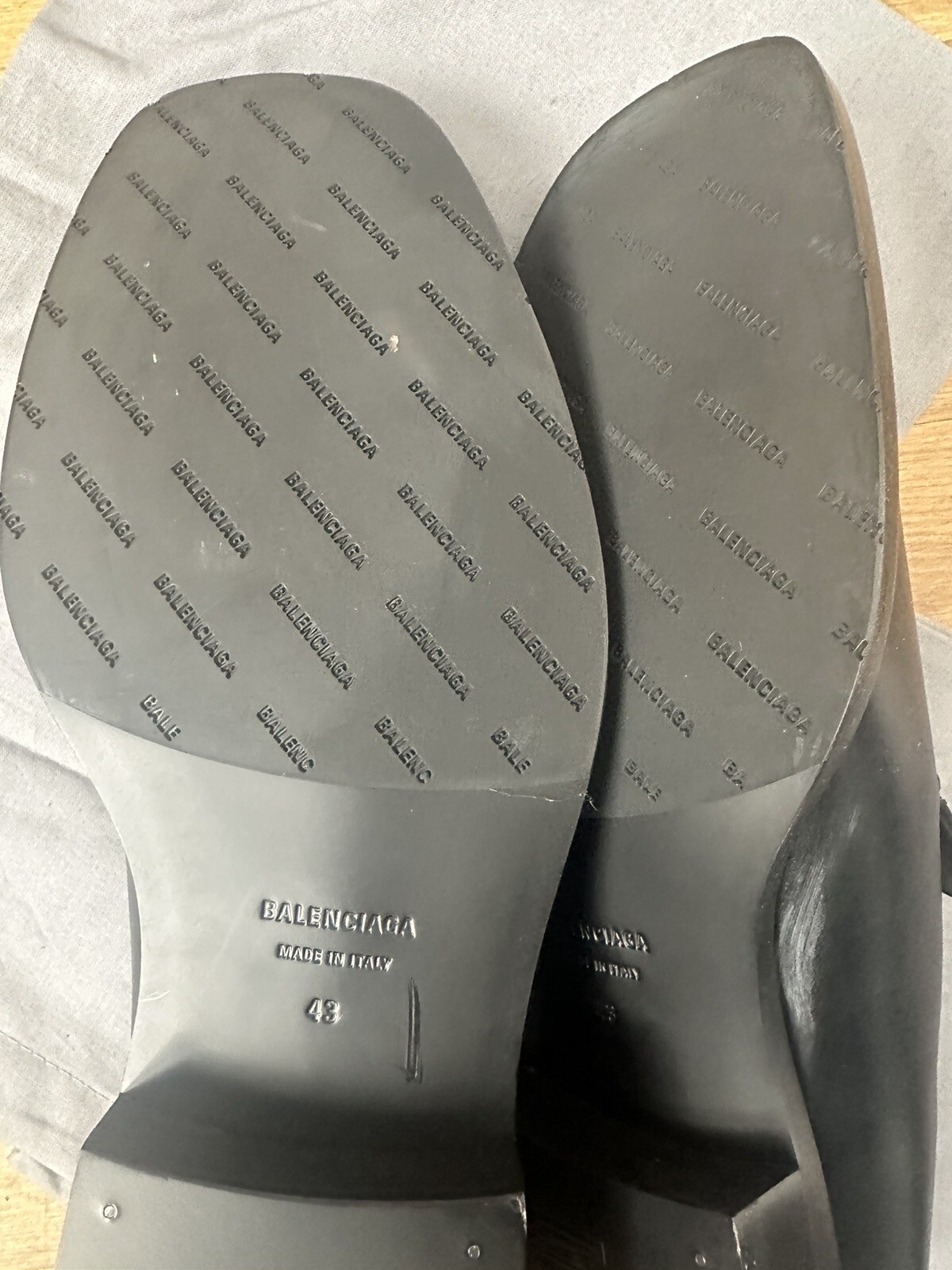 Balenciaga Coin Rim Loafer L20 Carrera Lux/Embossed Logo. Size 43 RRP £595.  image 4