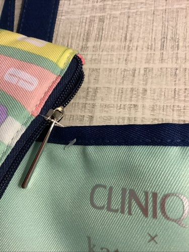 Clinique Kate Spade Green Bag Of Tricks Umhängetasche groß mit Kosmetiktasche - Bild 5 von 12