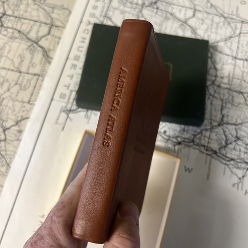 AMERICA THE PARKS National Parks and Destinations Embossed Genuine Leather Maps - 第 2/12 張圖片