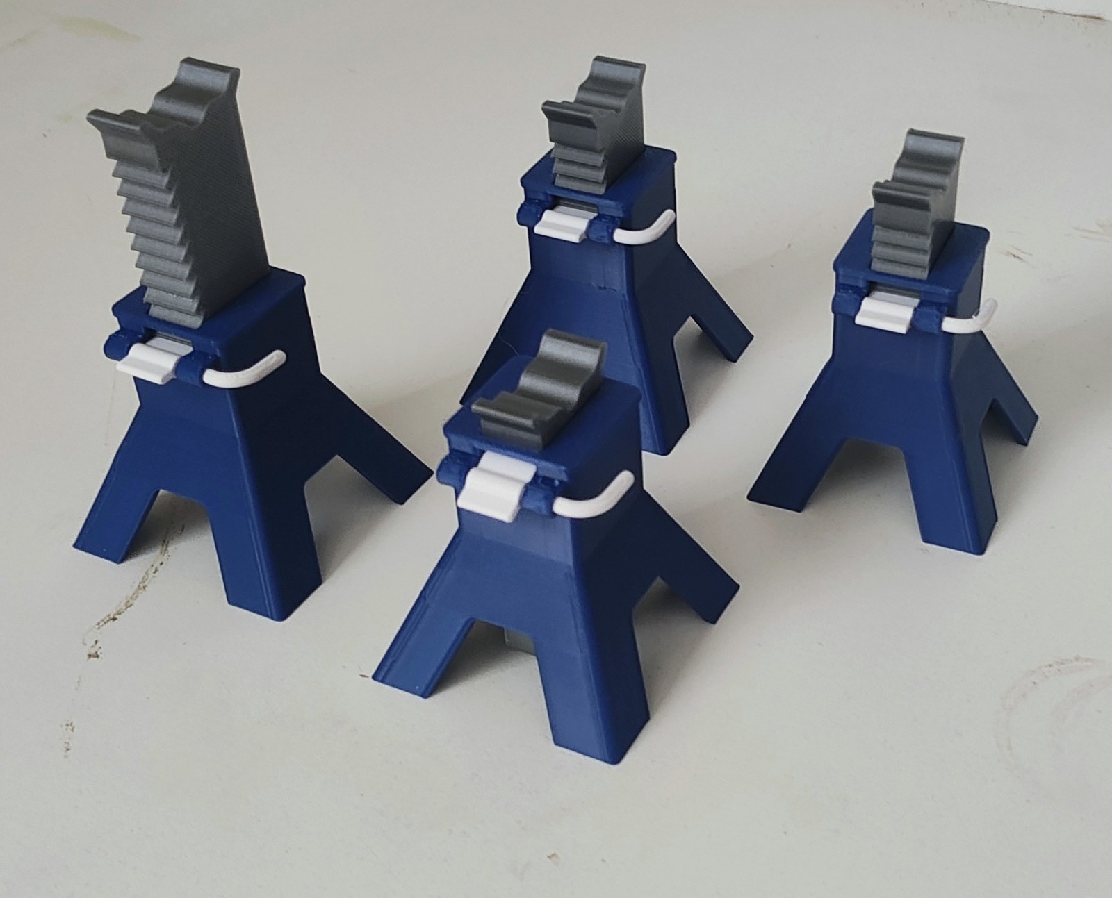 Jack Stand For 1/10, 1/5 Scale Cars, Trucks, Crawlers 4 Per Set.