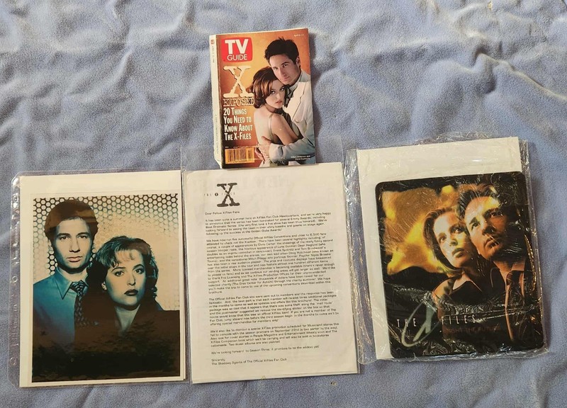 X-FILES OFFICIAL MOUSE PAD 8X10 PHOTO FAN CLUB NEWSLETTER AND PROMO CON ITEMS