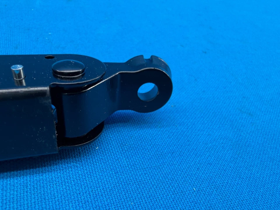 Brazo limpiaparabrisas derecho 25109508 para Mack RD 1989-2004 Foto 4 de 4