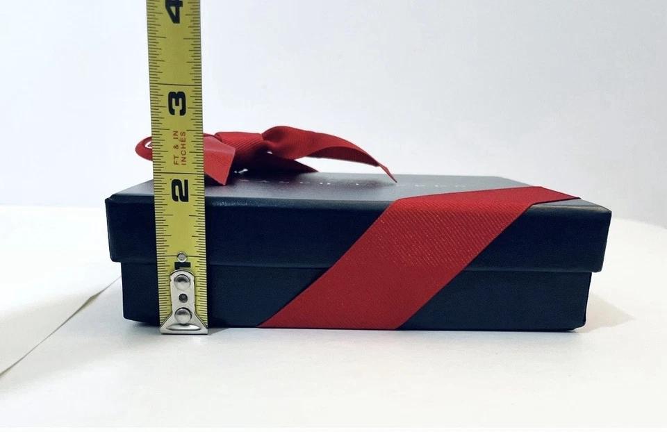 Пустая подарочная коробка Ralph Lauren темно-синяя 6,2 дюйма x 5,2 дюйма x 1,6 дюйма с красной лентой - Изображение 3 из 4
