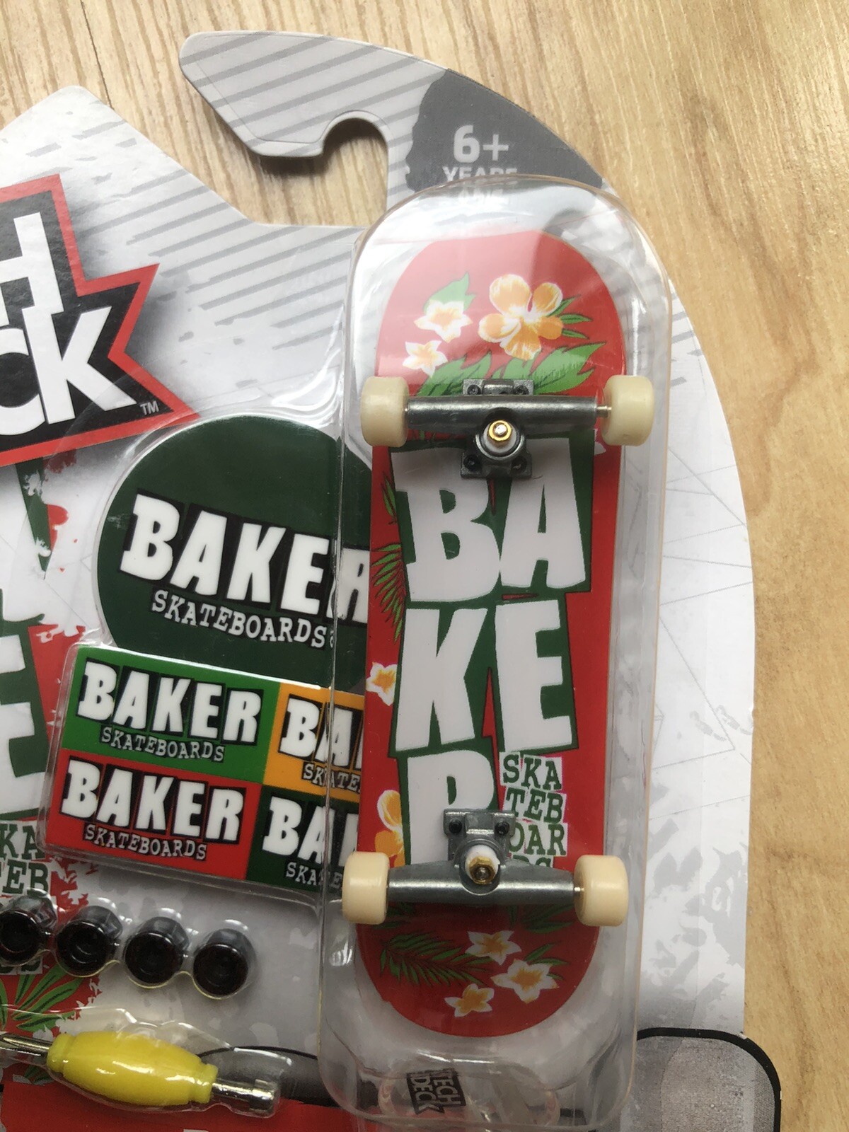 ULTRA RARE TECH DECK BAKER FINGERBOARDS SKATEBOARDS SK8 SERIES 5 RED