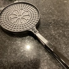 Cast Iron Waffle Ice-cream Cone Maker Press Pan Brand New