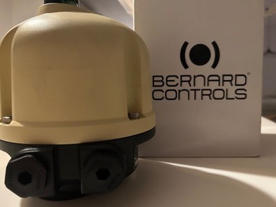 Elektrischer Vierteldrehantrieb / Bernard Controls