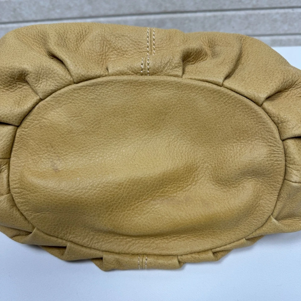 Bolso de Mano Coldwater Creek Cuero Beige Hobo Bucket Marrón Asas Herrajes de Latón Foto 3 de 4