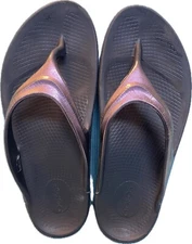 GUC OOFOS OOlala Luxe Recovery Flip Flop Women Size 10 Metallic Purple