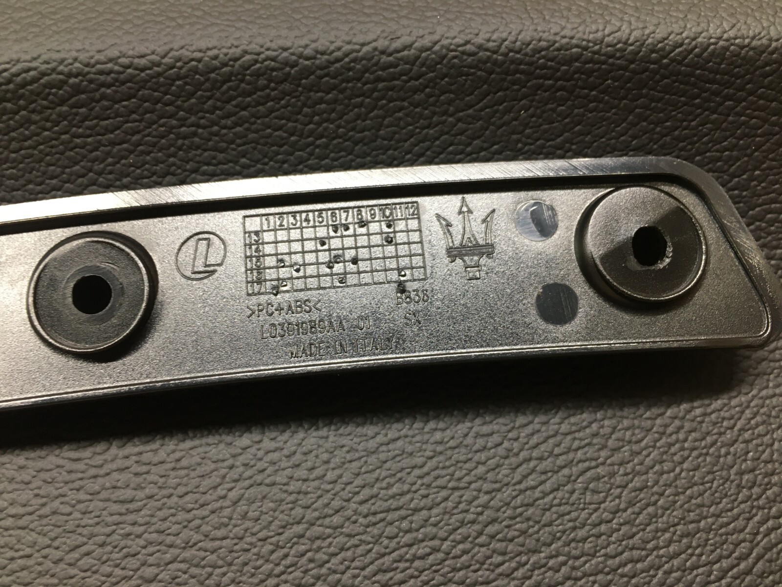 14-20 Maserati Quattroporte Ghibli M156 M157 Front Right seat seatback panel OEM