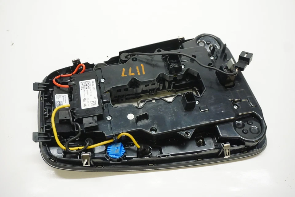 Переключатель Homelink для переднего купольного фонаря Audi A4 2017–2019 годов выпуска 8W0947135CJ - Изображение 2 из 4