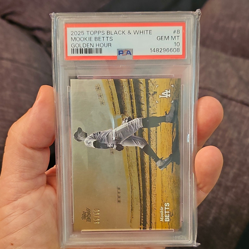 Topps 2025 Black & White Mookie Betts Dodgers Golden Hour GH-08 /50 PSA 10