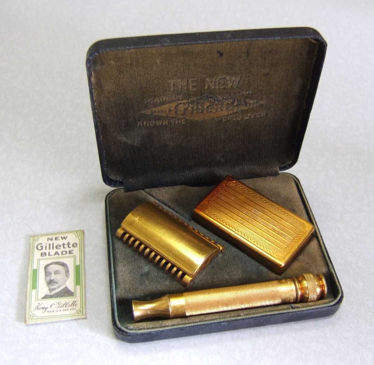Vintage Gillette New Regent Double Edge Safety Razor Set - 1930s