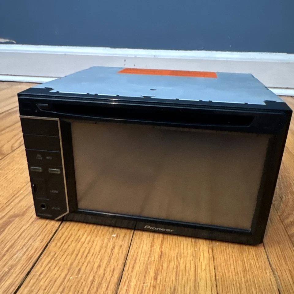 PIONEER AVH-P2300DVD TOUCHSCREEN CD DVD PLAYER RADIO STEREO 5.8" DISPLAY 2DIN - Image 2 of 4